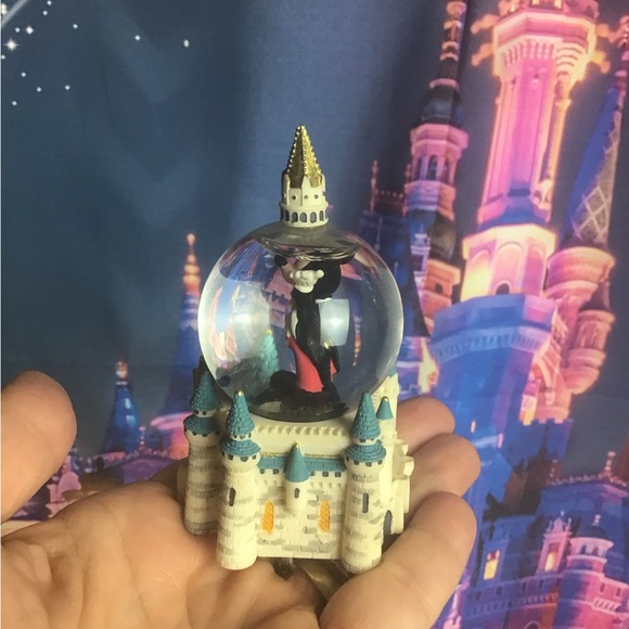 Disney Mickey Mouse castle magic kingdom mini snowglobe -preowned - Picture 3 of 6